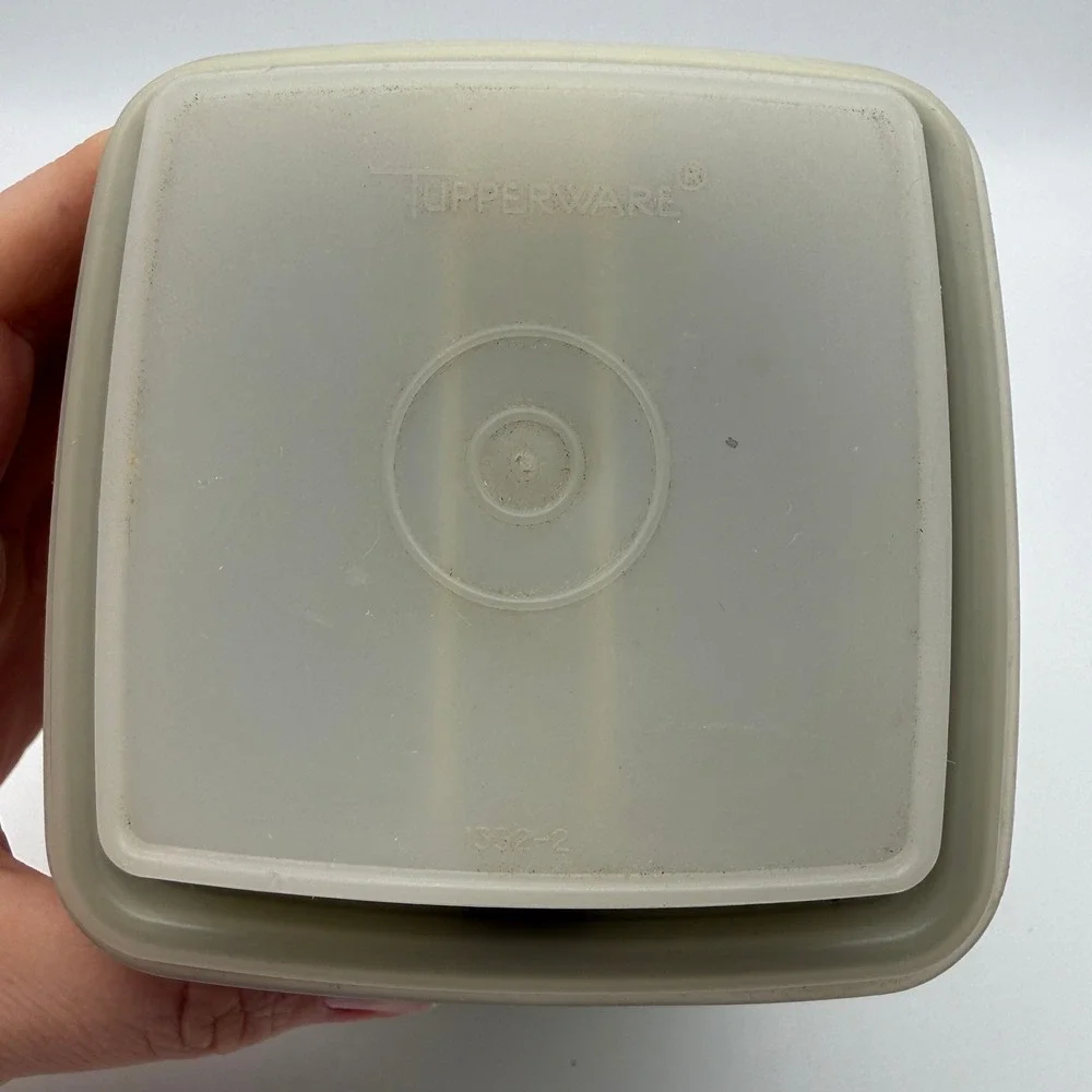 Tupperware vintage avocado